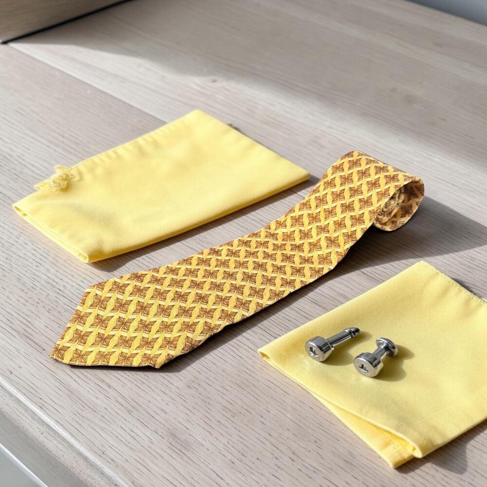 Ermenegilde Zegna Men's Yellow & Gold 100% Silk Traditional Width Necktie Wide